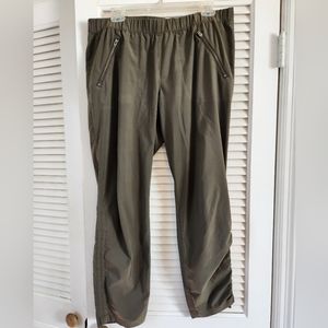 ATHLETA Trouser  Size 14 Olive Gren